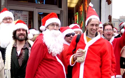 Taunting Santas - NYC SantaCon 2001