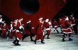 Circling Santas - NYC SantaCon