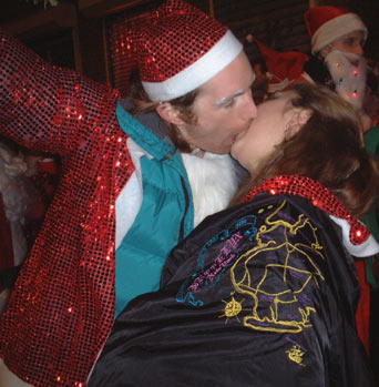 Santa smooches2 - NYC SantaCon, 2002