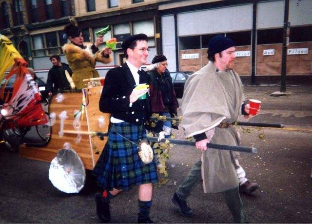 kilt, serf & chariot - 2nd Annual Lamprey South East Pilsen
St. Patrick's Day Parade
Chicago 3/17/02